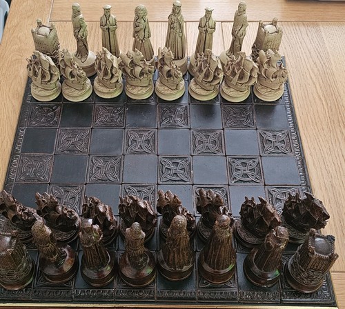 Elizabethan brown ivory chess - brown-ivory,
